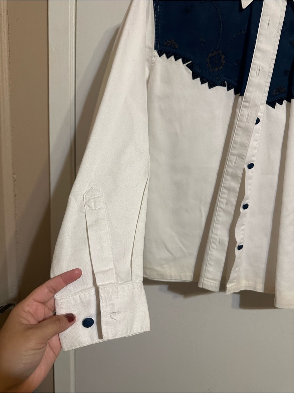 Wrangler White and Navy Western Yoke Button-Down Shirt - Picture 2 of 8